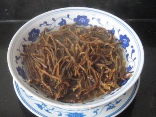 豇豆干香肠飞鸭煲的做法步骤：4