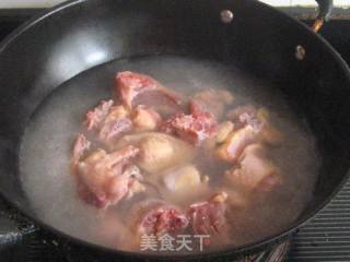豇豆干香肠飞鸭煲的做法步骤：5