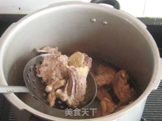 豇豆干香肠飞鸭煲的做法步骤：6