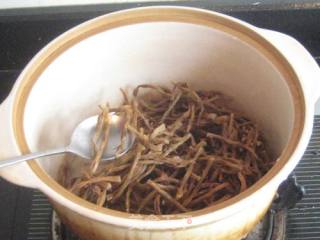 豇豆干香肠飞鸭煲的做法步骤：9