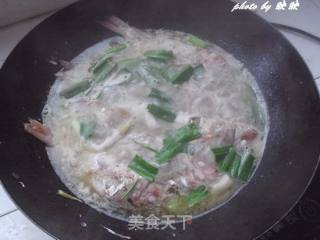 茼蒿煮海鱼的做法步骤：7