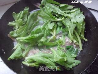 茼蒿煮海鱼的做法步骤：8
