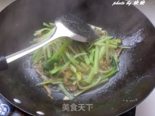 西芹炒榨菜丝的做法步骤：7