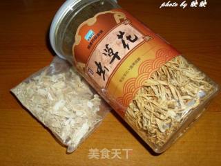 虫草花西洋参炖乌鸡的做法步骤：2