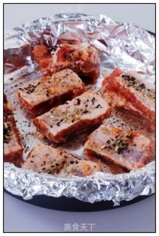 蒜香黑椒锡纸烤排骨的做法步骤：7