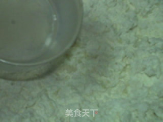酸菜锅贴包子的做法步骤：4
