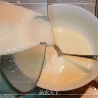 不用烤箱做出有美丽花纹的蛋糕---芒果芝士蛋糕的做法步骤：9