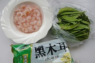 荷兰豆炒虾仁的做法步骤：1
