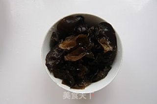 荷兰豆炒虾仁的做法步骤：2