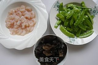 荷兰豆炒虾仁的做法步骤：4