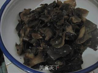 冬笋木耳的做法步骤：1