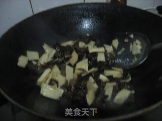 冬笋木耳的做法步骤：4