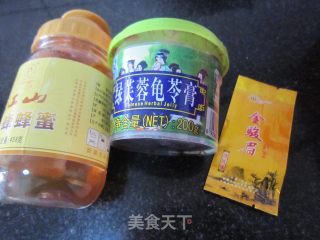 龟苓膏红茶蜂蜜饮的做法步骤：1