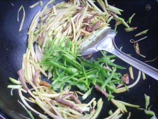 榨菜坨炒肉的做法步骤：12