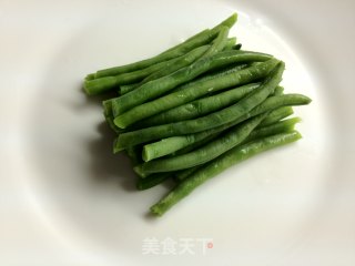 姜汁豆角的做法步骤：2