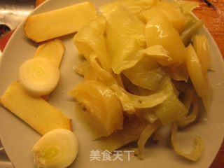 酸汤生敲牛肉的做法步骤：2