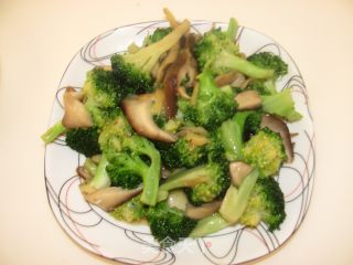 家常小菜---香菇西兰花的做法步骤：6