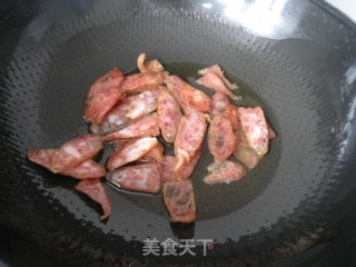 青蒜炒腊肠的做法步骤：3
