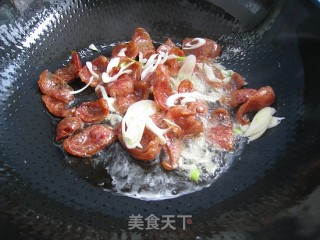 青蒜炒腊肠的做法步骤：4