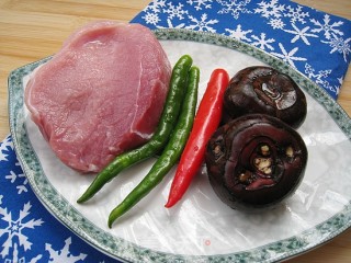 荸荠炒肉片的做法步骤：1