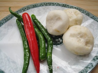 荸荠炒肉片的做法步骤：2