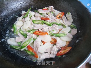 荸荠炒肉片的做法步骤：10