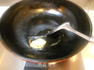 咸鱼头冻豆腐煲的做法步骤：2