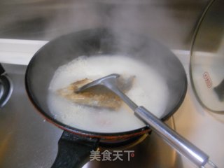 咸鱼头冻豆腐煲的做法步骤：6