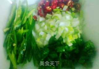 丝丝焖荞麦面的做法步骤：2