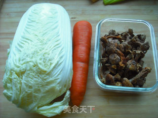 白菜胡萝卜姬松茸肉馅水煮饺子的做法步骤：3