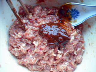 白菜胡萝卜姬松茸肉馅水煮饺子的做法步骤：4