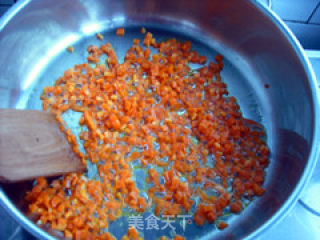 白菜胡萝卜姬松茸肉馅水煮饺子的做法步骤：5