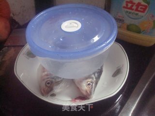蒜容陈皮蒸咸鲮鱼的做法步骤：3