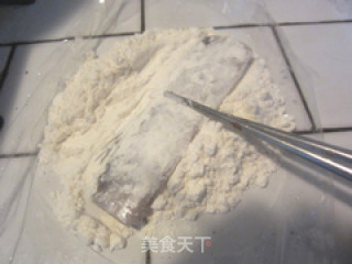 家常煎带鱼的做法步骤：3