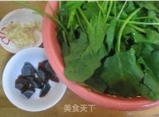 上汤皮蛋菠菜的做法步骤：1