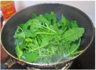 上汤皮蛋菠菜的做法步骤：2