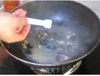 上汤皮蛋菠菜的做法步骤：7