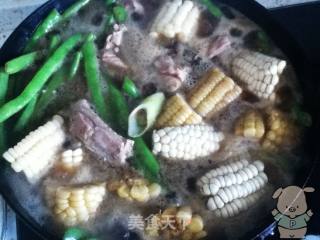 排骨豆角炖玉米的做法步骤：3