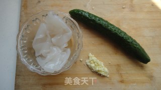 黄瓜拌粉皮的做法步骤：1