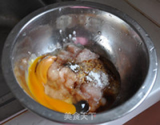 孩子们爱吃的鸡茸球的做法步骤：1