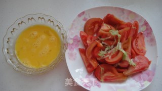 西红柿炒鸡蛋的做法步骤：2