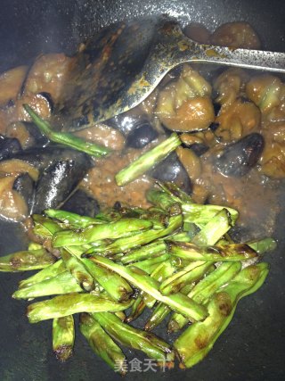 酱茄子炒四季豆下饭菜的做法步骤：6