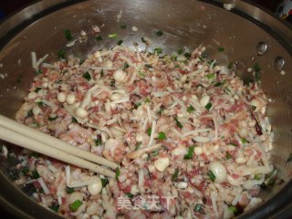 双菇馅蛤蜊式煎饺的做法步骤：2