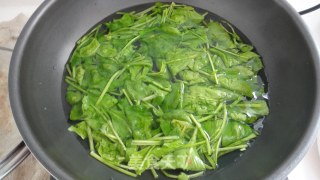 美味菠菜鸡蛋汤的做法步骤：2