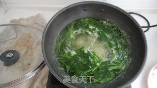 美味菠菜鸡蛋汤的做法步骤：3