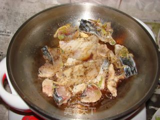 香煎草鱼的做法步骤：2
