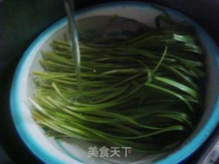 全麦韭菜鸡蛋饼的做法步骤：2