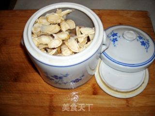 花旗参炖鸡胗汤的做法步骤：2