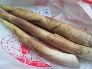 春季时令菜-油焖笋的做法步骤：1