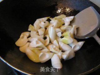 春季时令菜-油焖笋的做法步骤：4